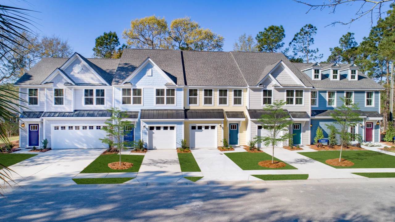 109 Queen Palm Court - Photo 1