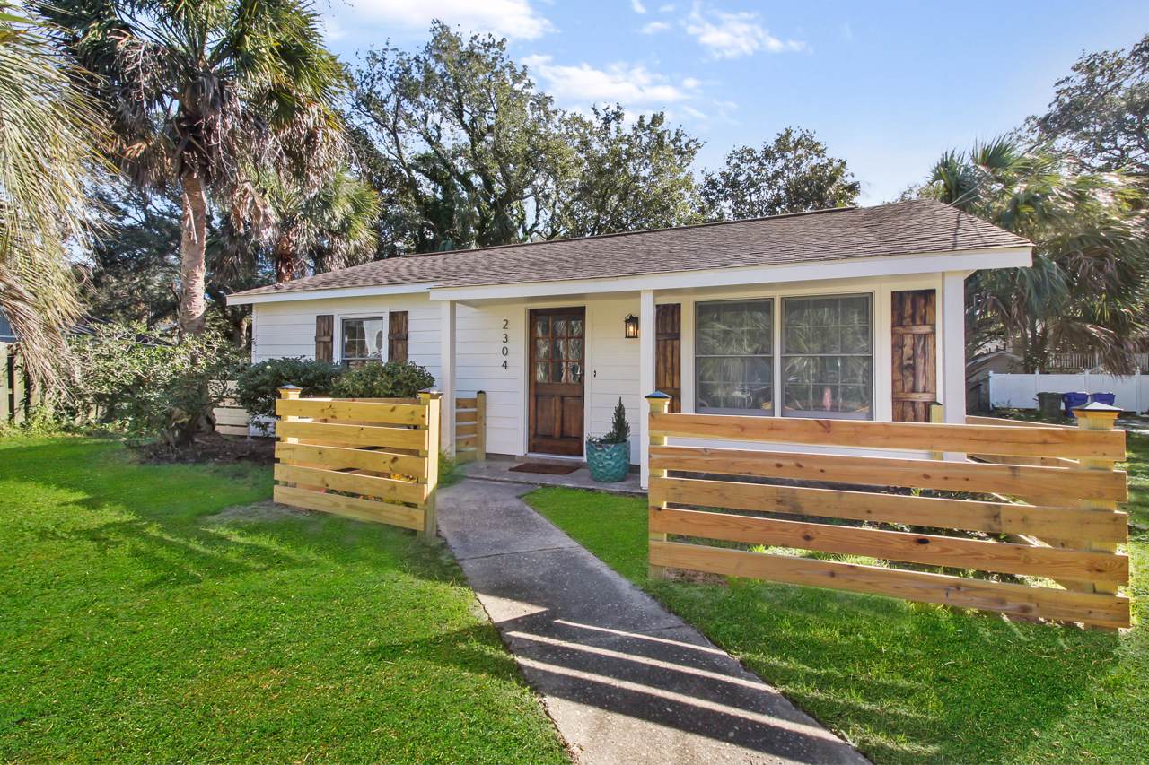 2304 Hartnett Boulevard - Photo 1