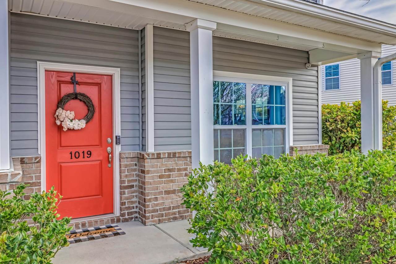 1019 Victoria Pointe Lane - Photo 1