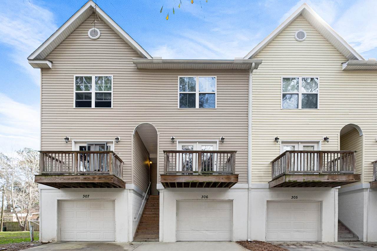 949 Estates Boulevard - Photo 1