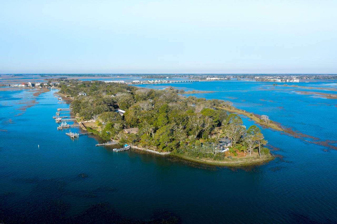 1537 Oak Island Drive - Photo 1