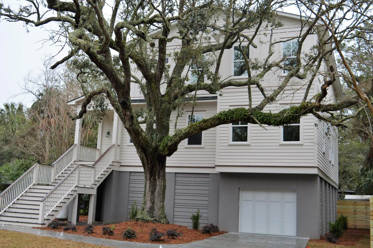 2202 Hartnett Boulevard - Photo 1