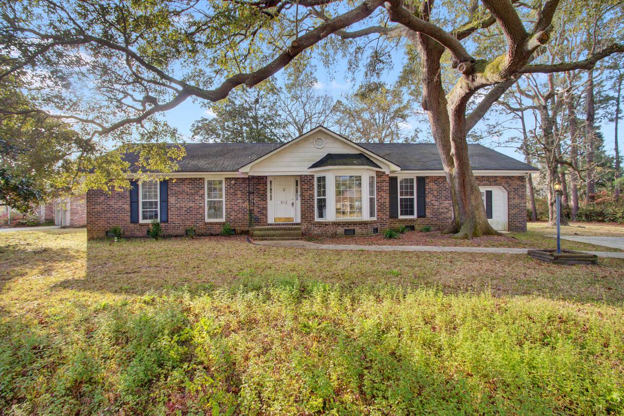 812 Canary Drive - Photo 1