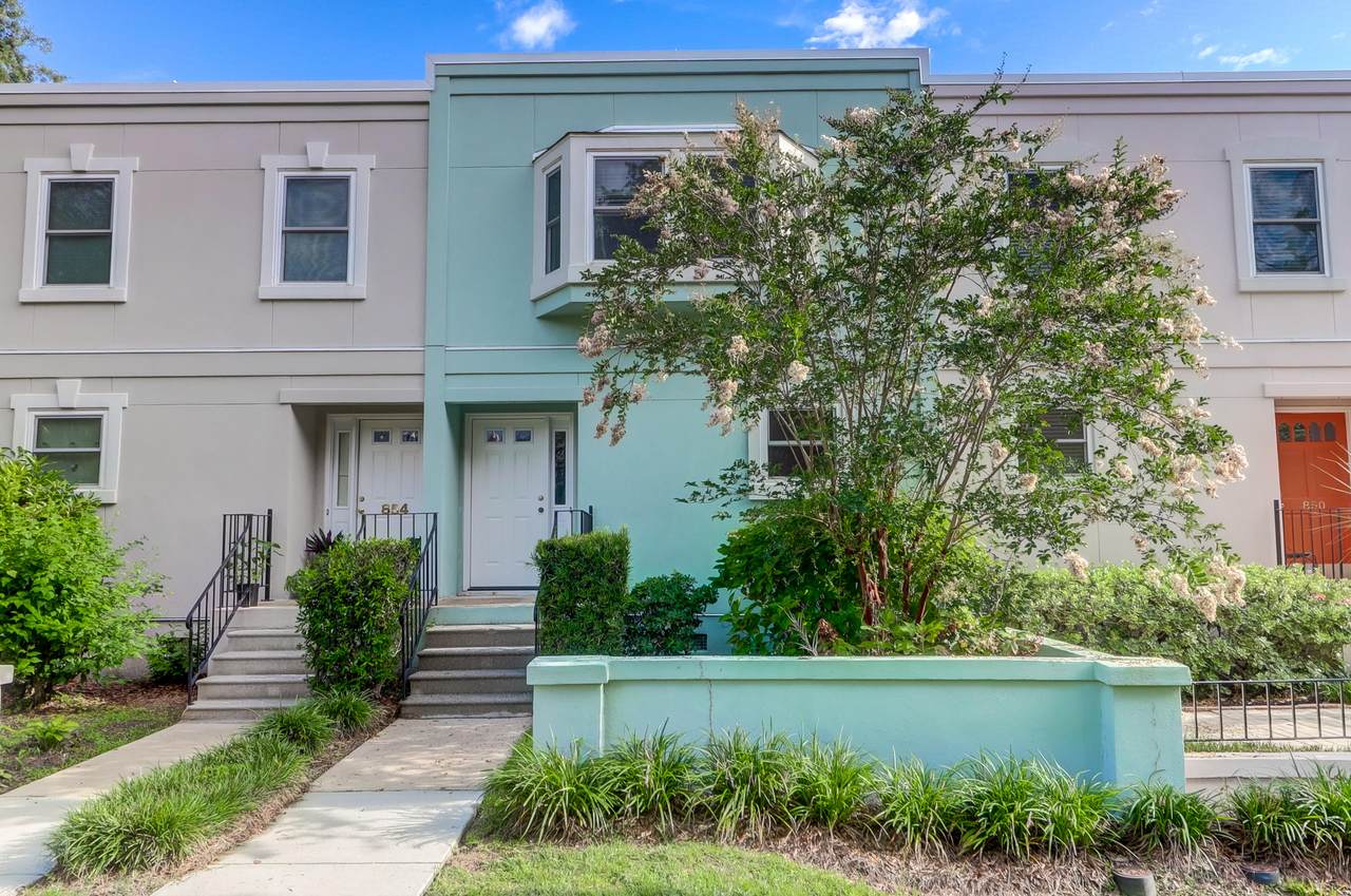 852 Colony Drive - Photo 1
