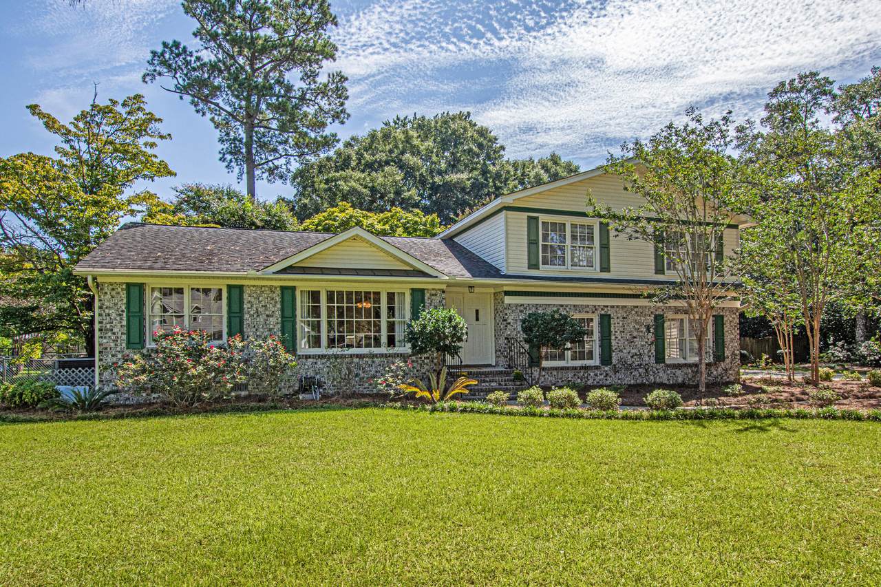 115 King Charles Circle - Photo 1