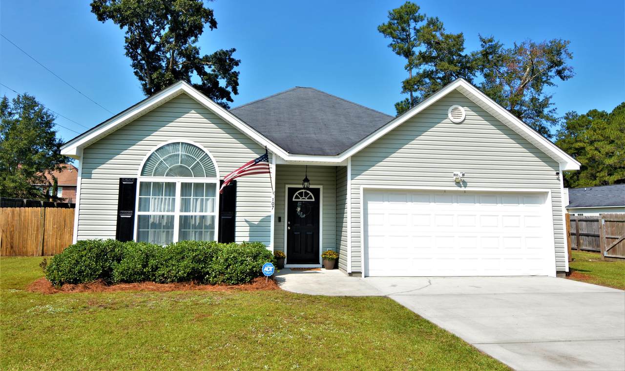 107 Dahlia Street - Photo 1