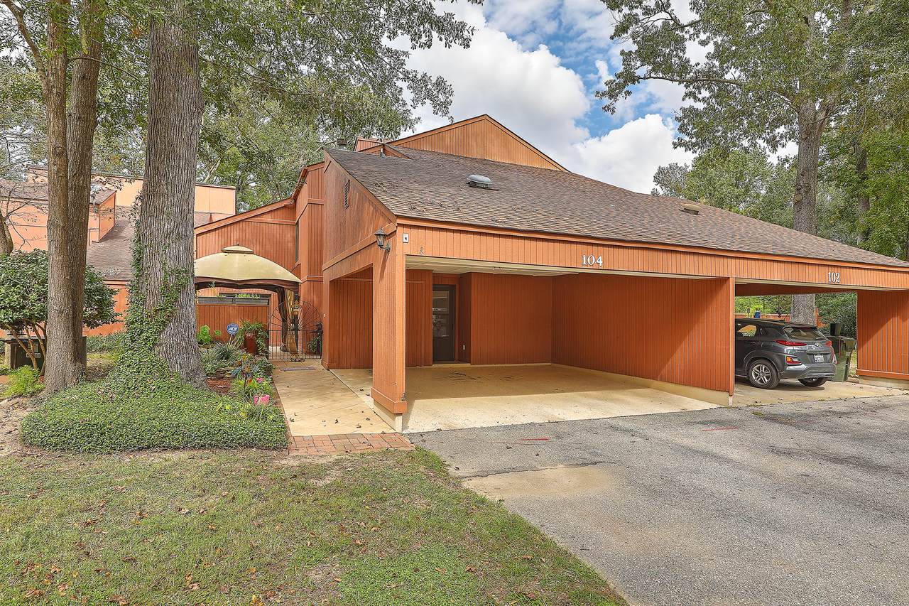 104 Kings Way - Photo 1