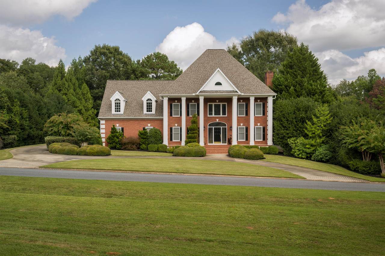 203 Muirfield Drive - Photo 1