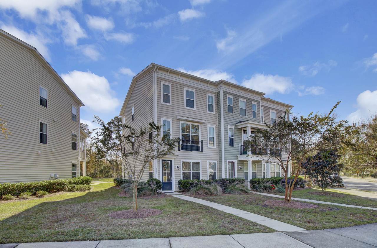 1582 Bluewater Way - Photo 1
