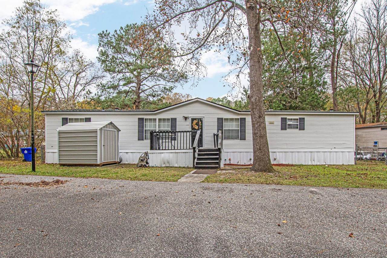 2900 Oakridge Circle - Photo 1