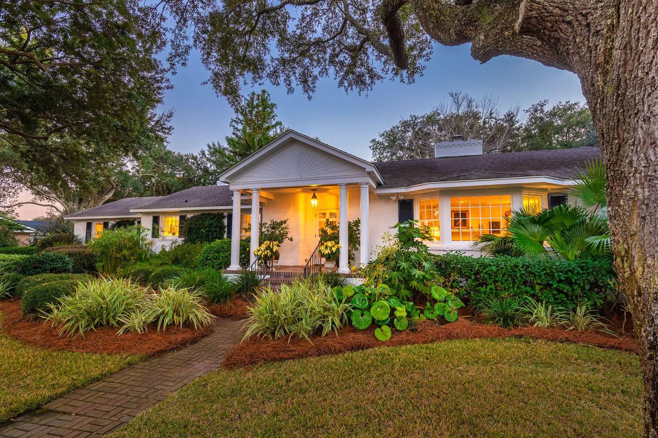 17 Country Club Drive - Photo 1