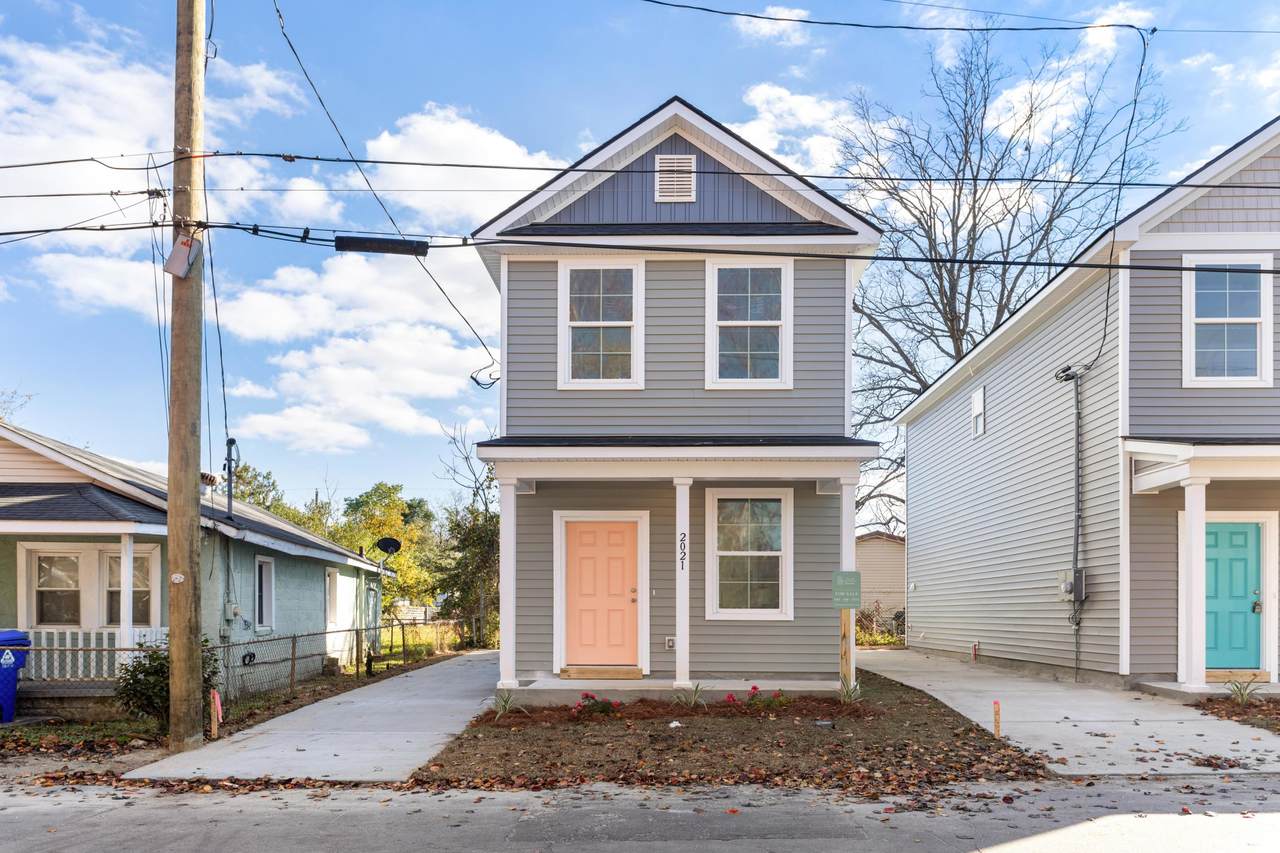 2021 Comstock Avenue - Photo 1