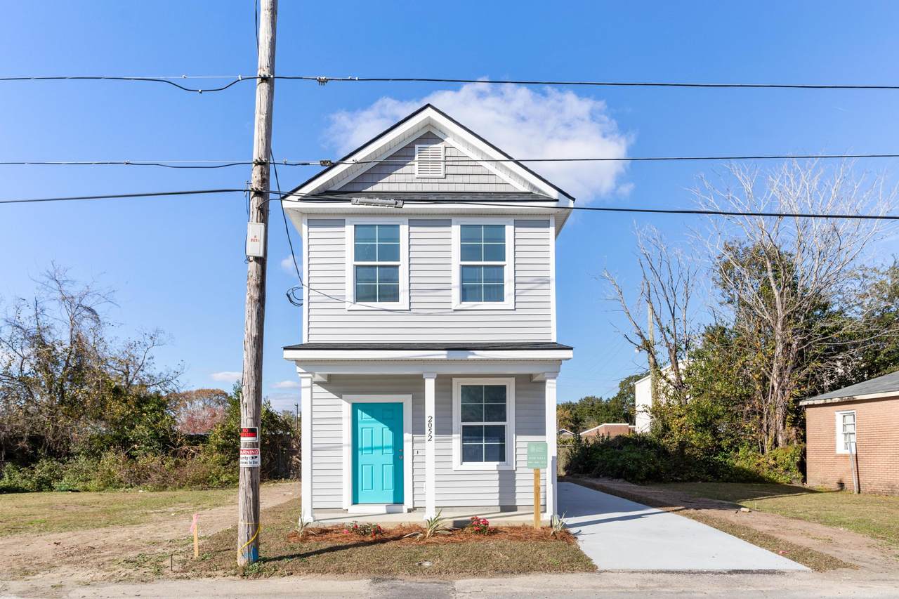 2052 Arbutus Avenue - Photo 1