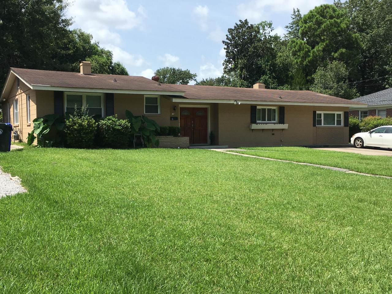 635 Wantoot Boulevard - Photo 1