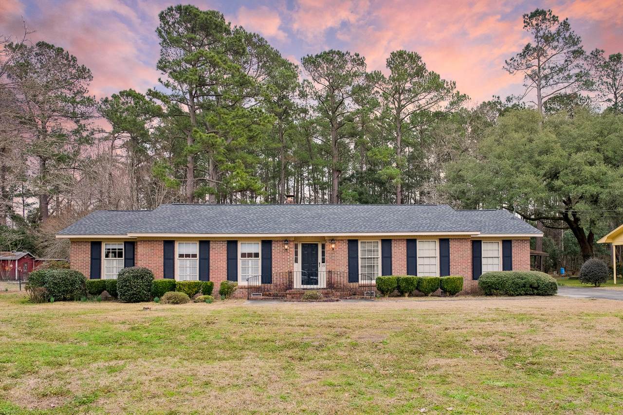 122 Pinewood Drive - Photo 1