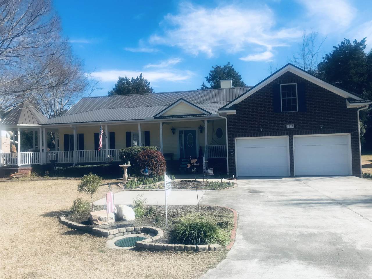 1618 Cedar Avenue - Photo 1
