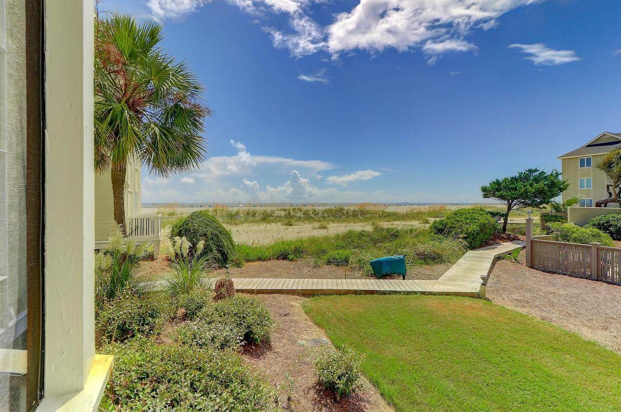 104 E Port O' Call - Photo 1