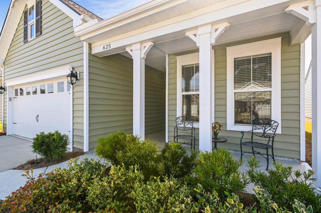 625 Beach Way - Photo 1