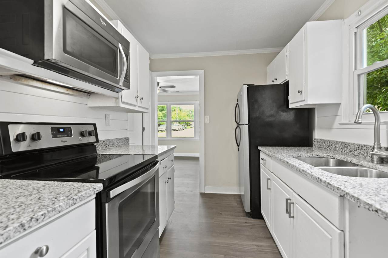 1135 Dickson Avenue - Photo 1