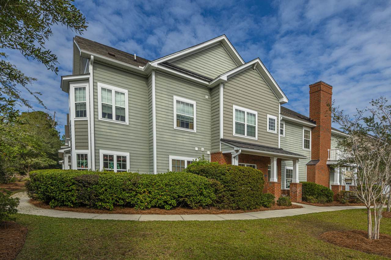 100 Deerfield Drive - Photo 1