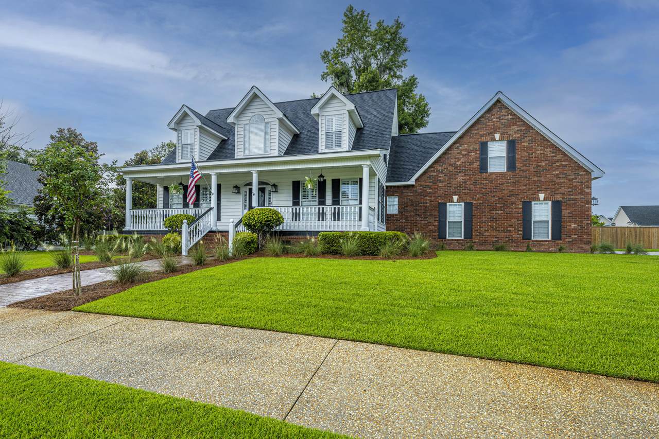 1102 Maplecrest Drive - Photo 1