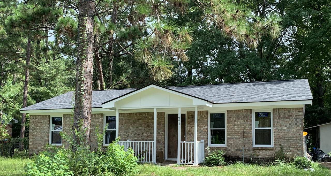 221 Dorchester Manor Boulevard - Photo 1