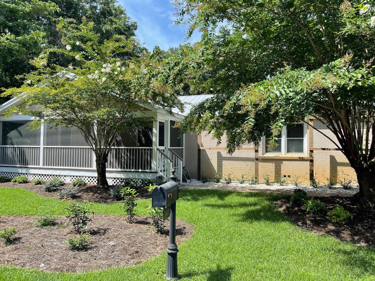 1421 Hindman Avenue - Photo 1