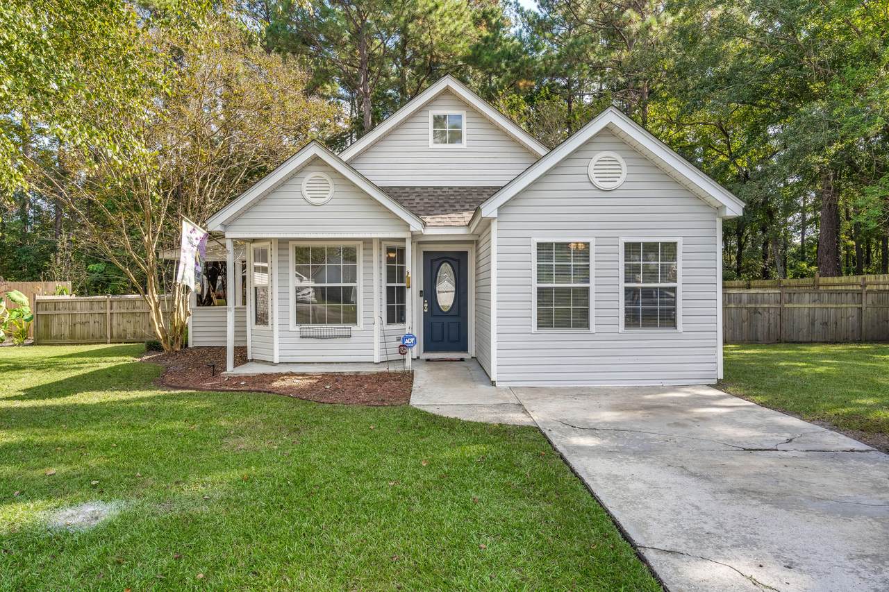 404 Hedge Way - Photo 1