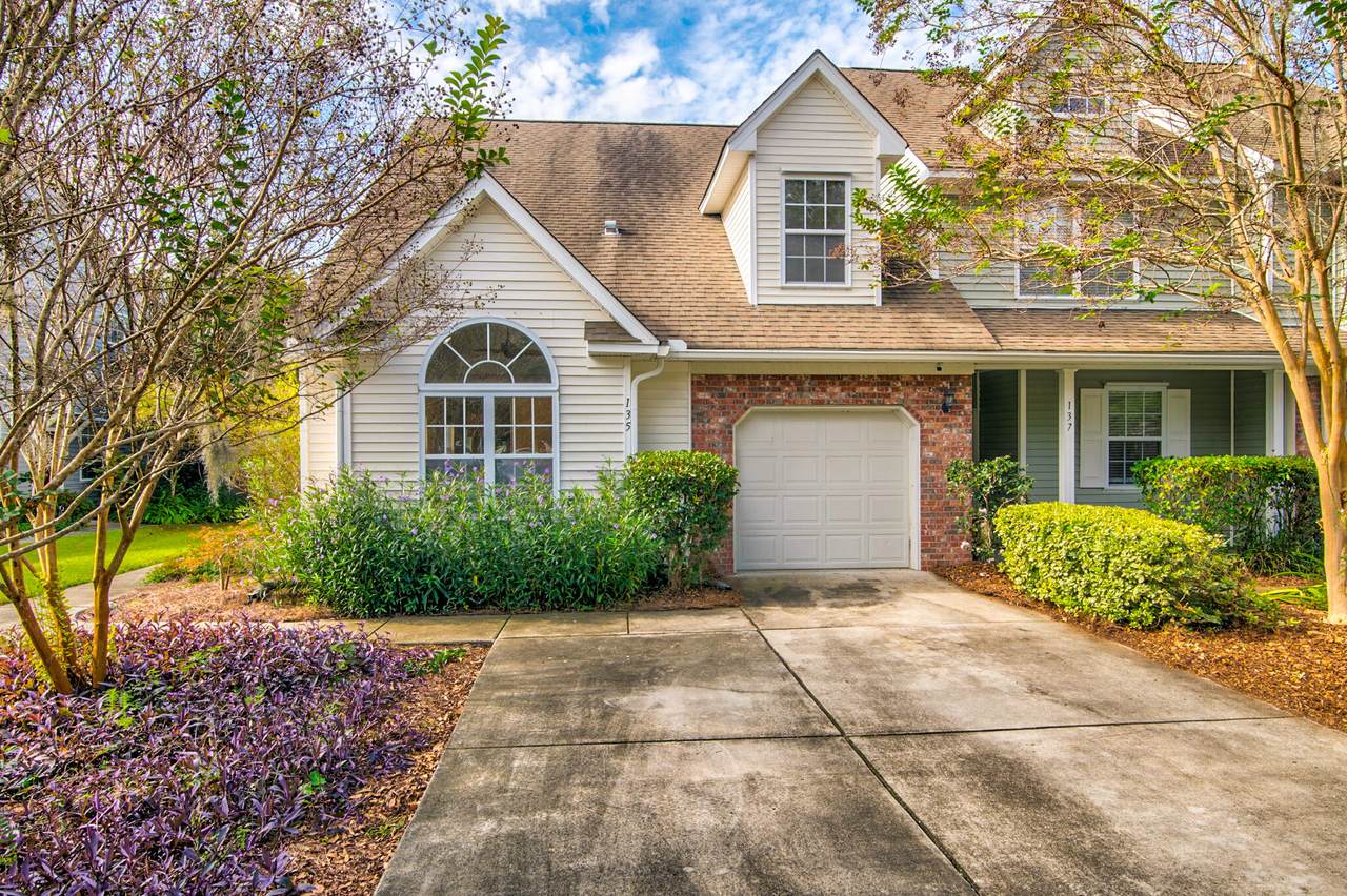 135 Dorothy Drive - Photo 1