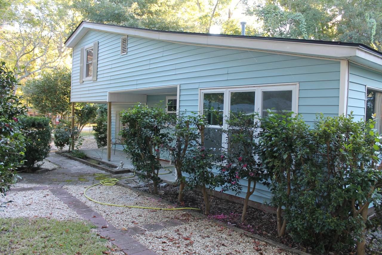 1637 Robinhood Drive - Photo 1