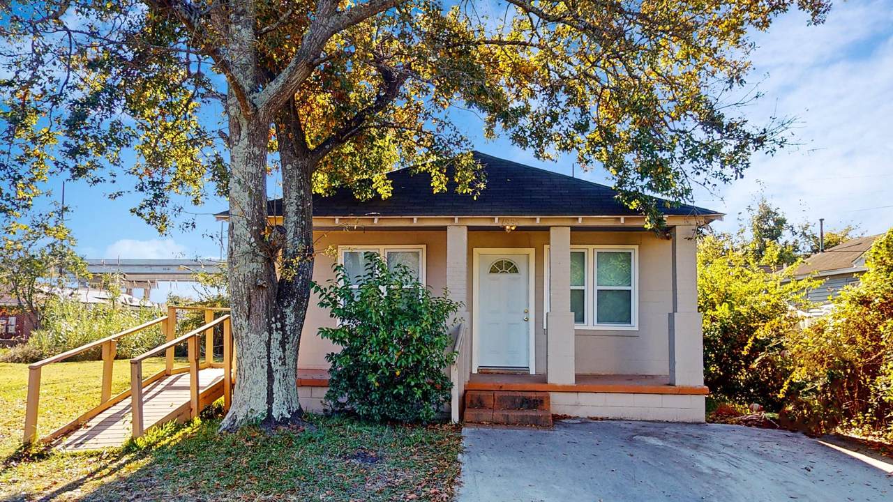 1995 Kingsworth Avenue - Photo 1