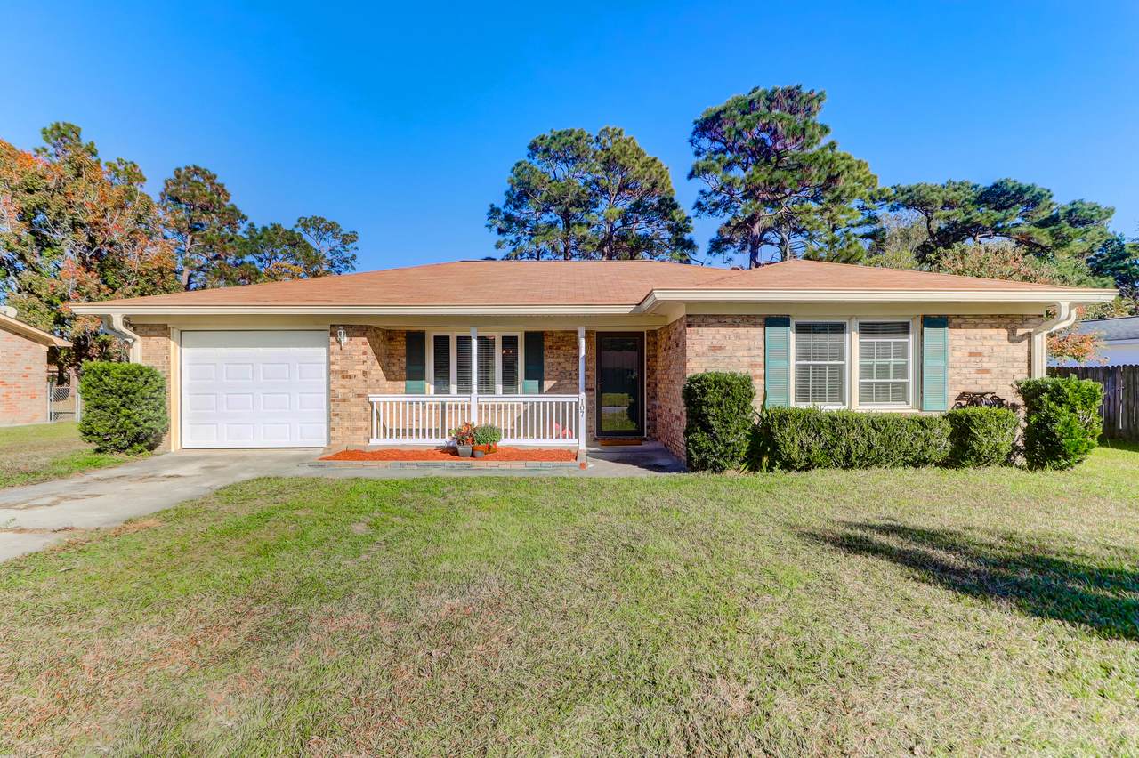 107 Edward Court - Photo 1