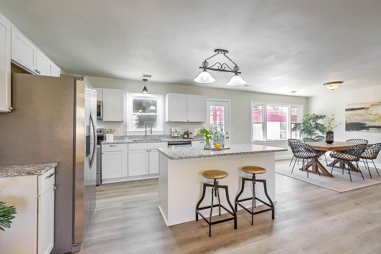 102 Hampton Avenue - Photo 1