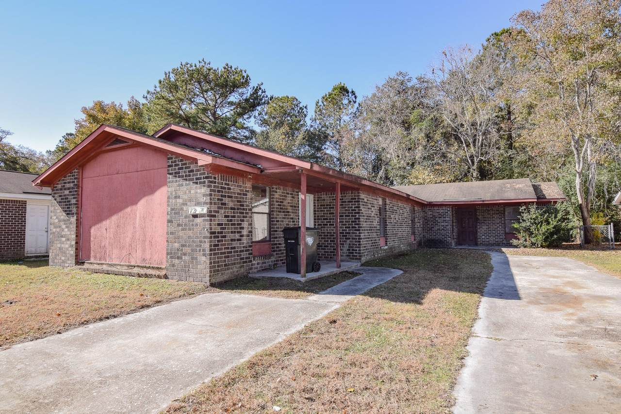 122 Langley Drive - Photo 1