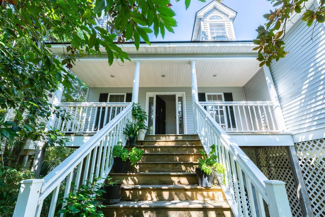 306 Hudson Avenue - Photo 1