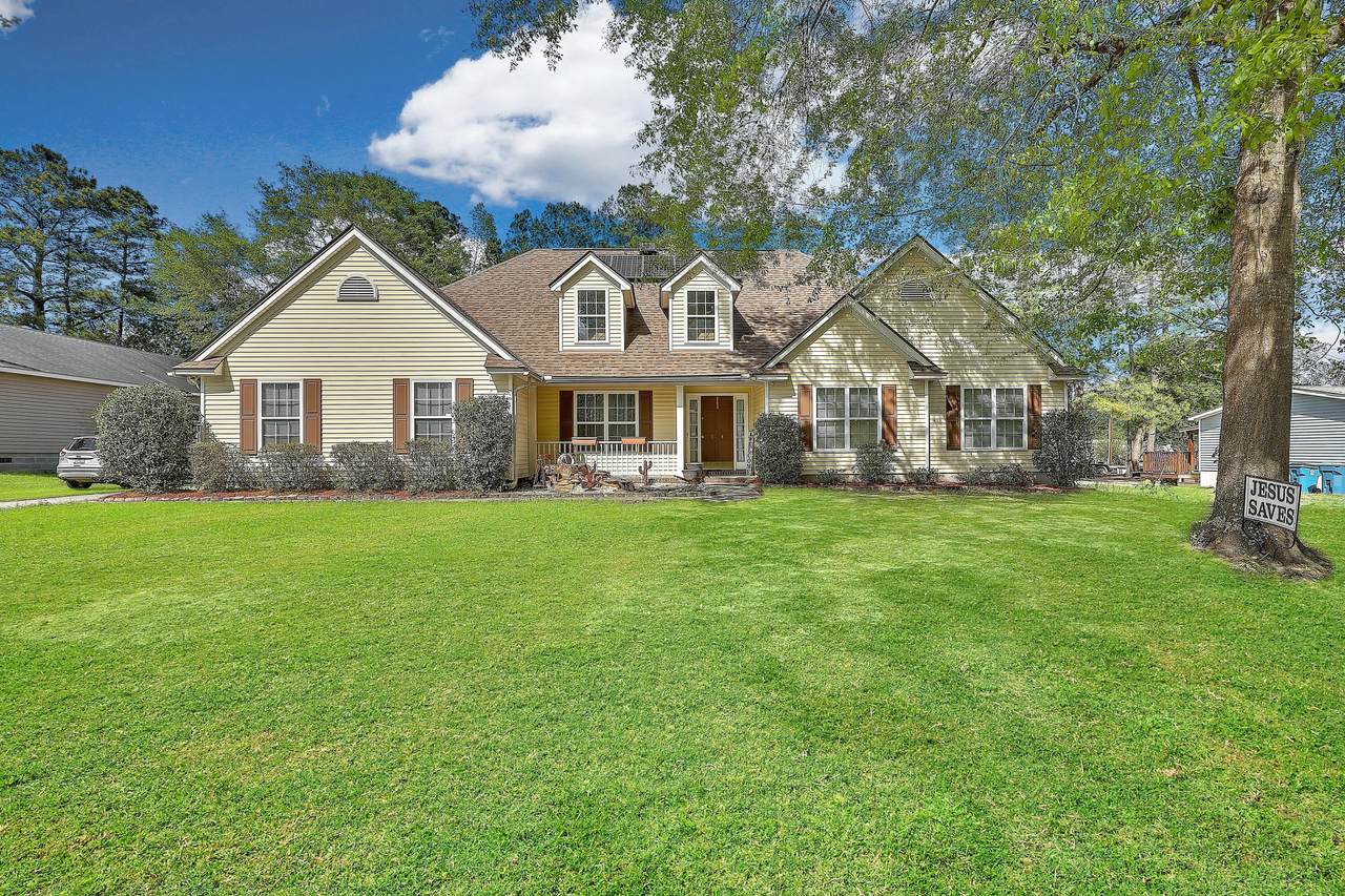 3384 Pinewood Drive - Photo 1