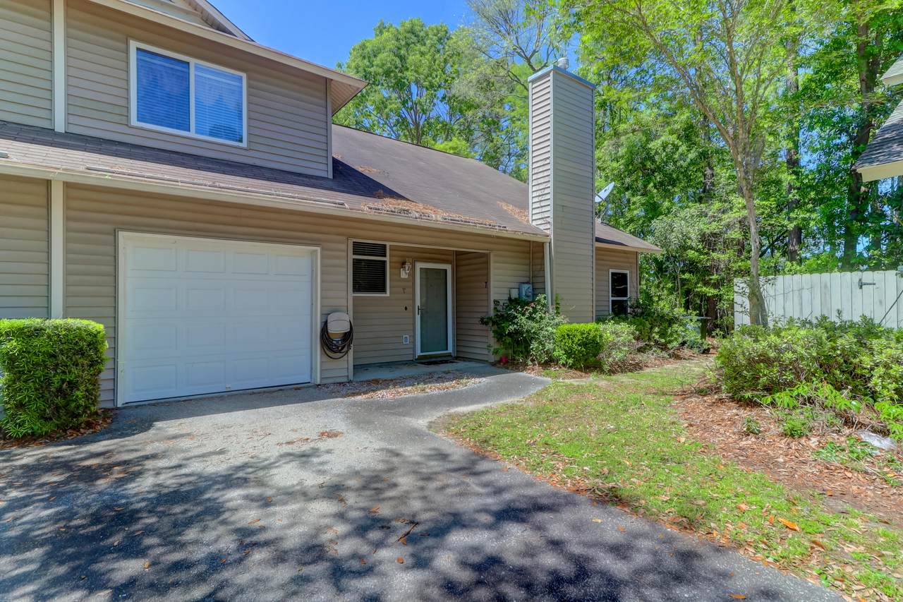 940 Estates Boulevard - Photo 1