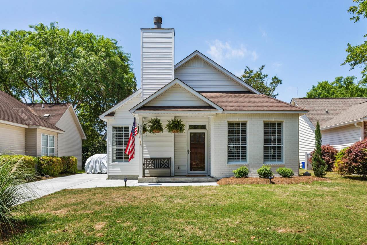 975 Provincial Circle - Photo 1