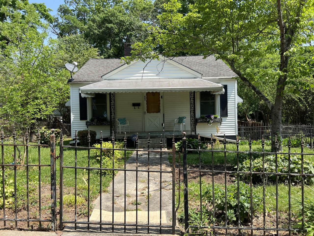 403 Gentry Street - Photo 1