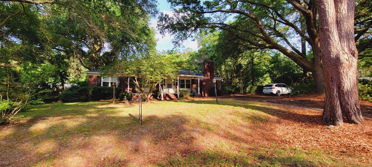 171 Parkwood Circle - Photo 1