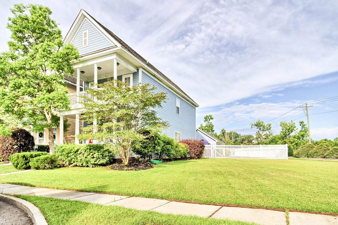 100 Hyacinth Street - Photo 1