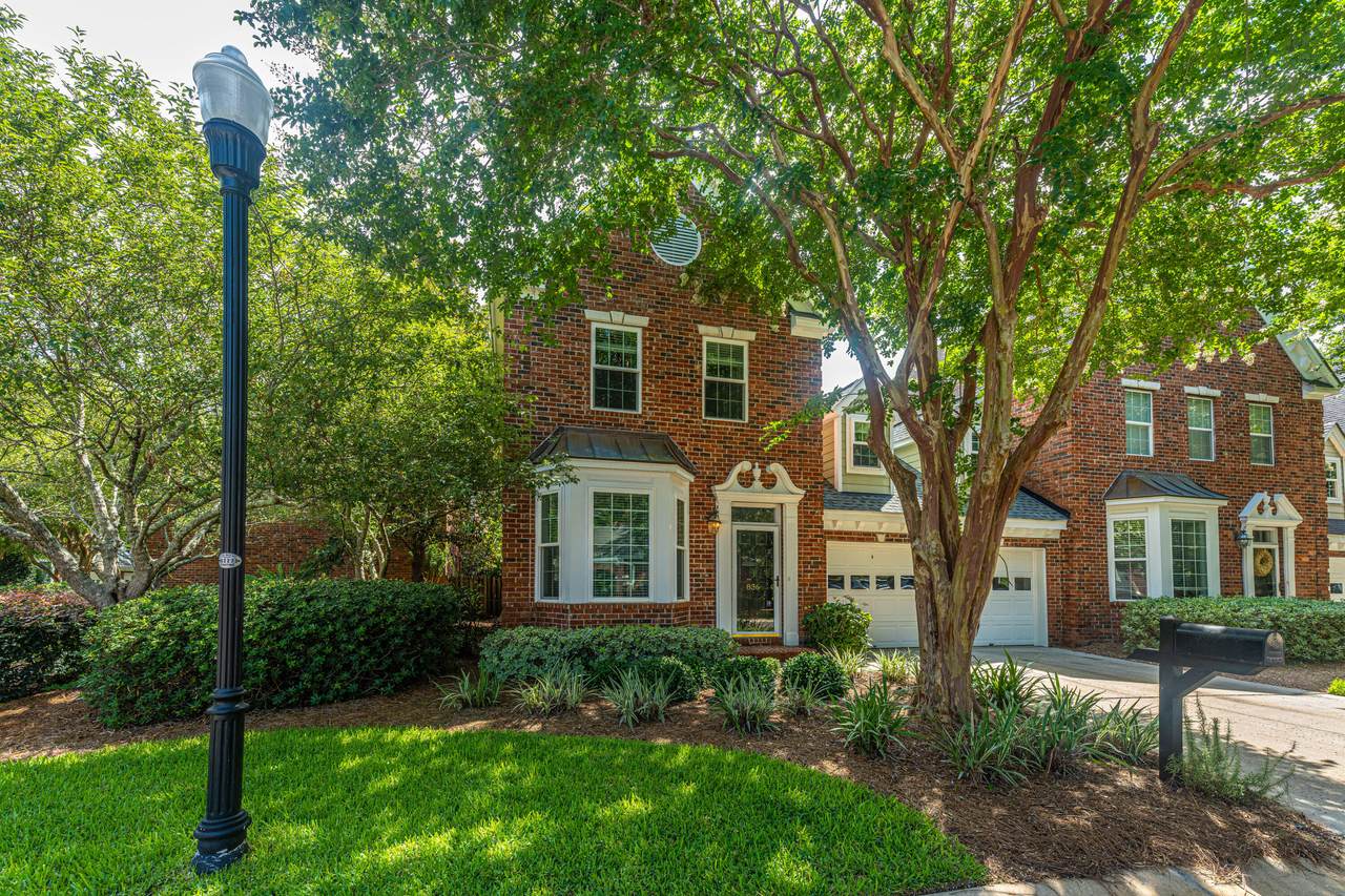 836 Fountain Lane - Photo 1