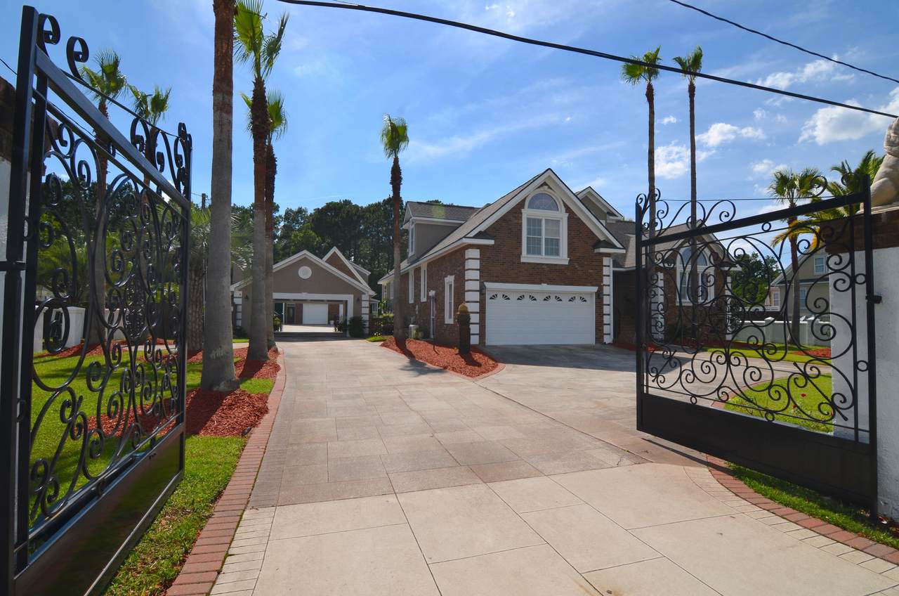 1019 Victoria Road - Photo 1