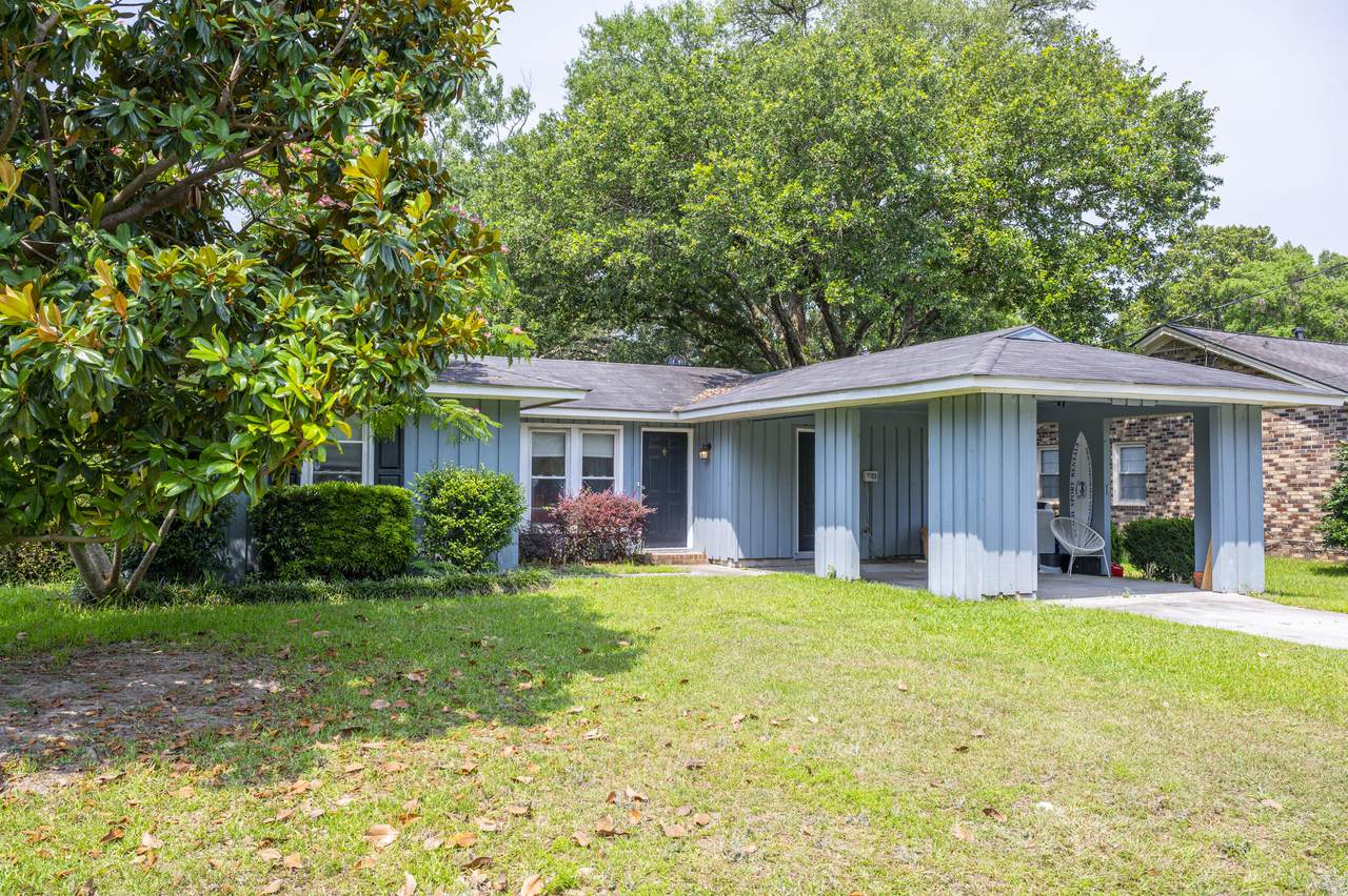 815 Farnham Road - Photo 1