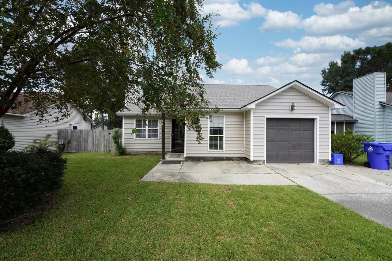 2788 Donner Avenue - Photo 1