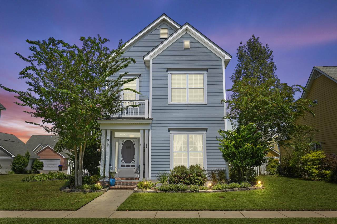 310 Foxglove Avenue - Photo 1