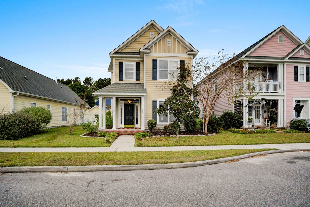 108 Foxglove Avenue - Photo 1