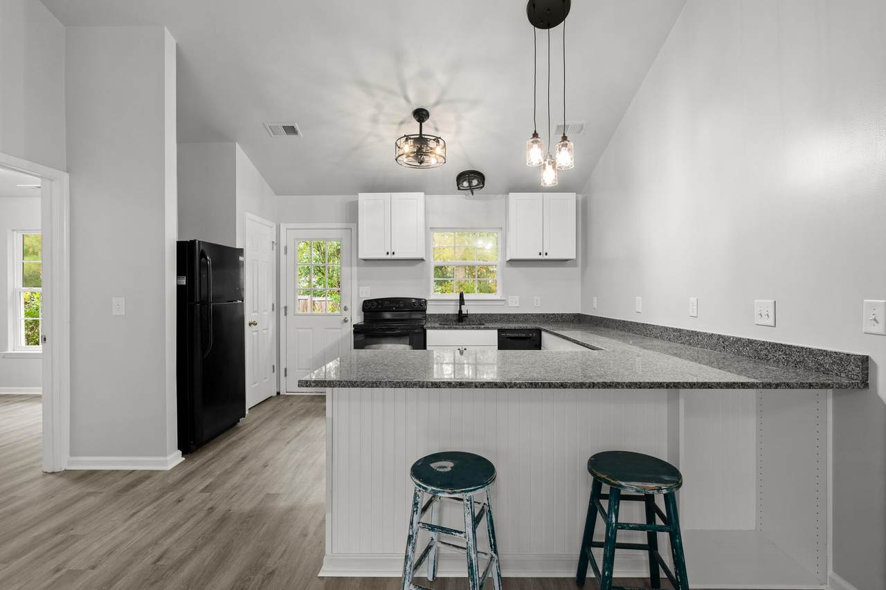 191 Blackstone Drive - Photo 1