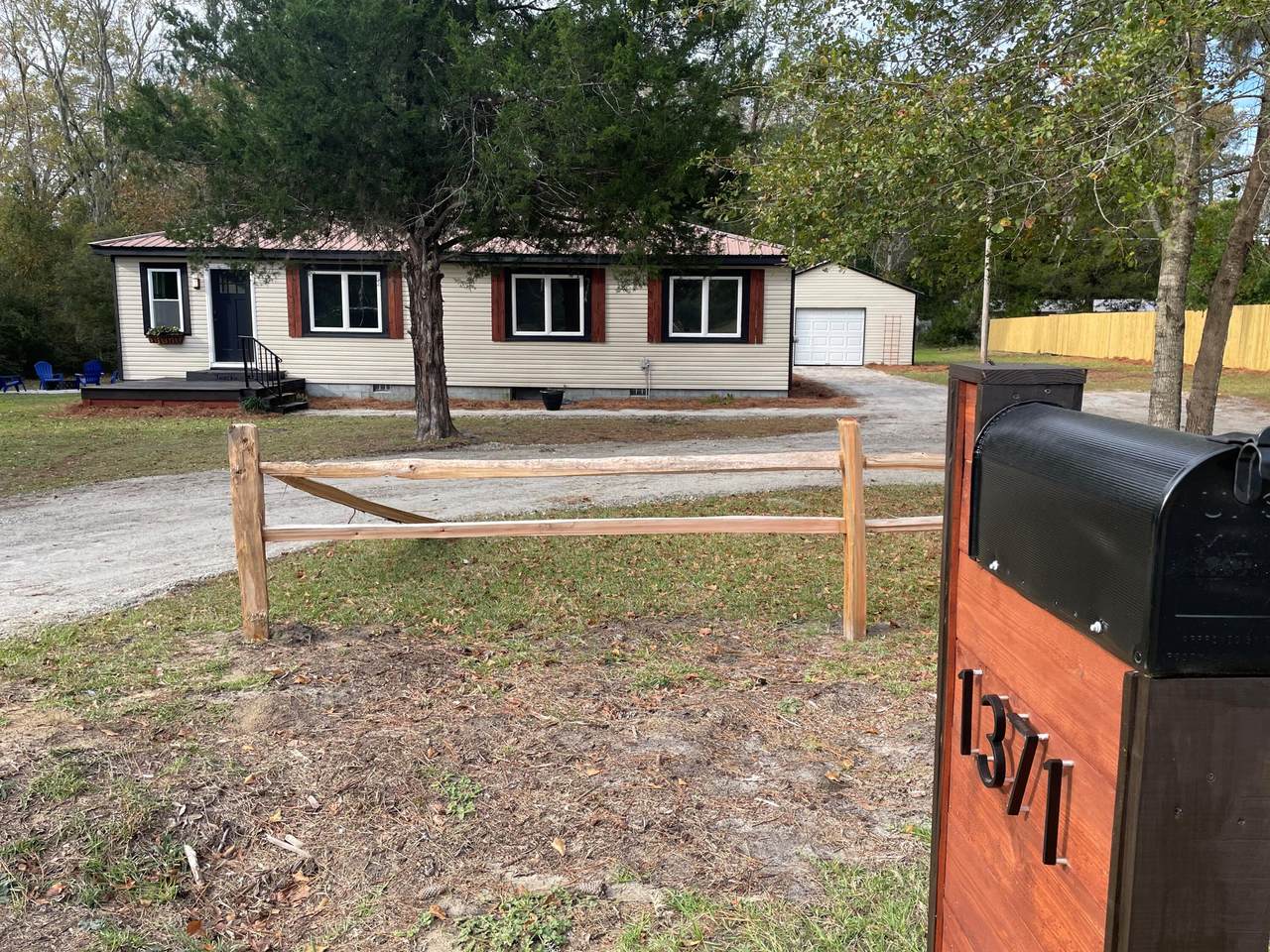 1371 Mount Carmel Road - Photo 1