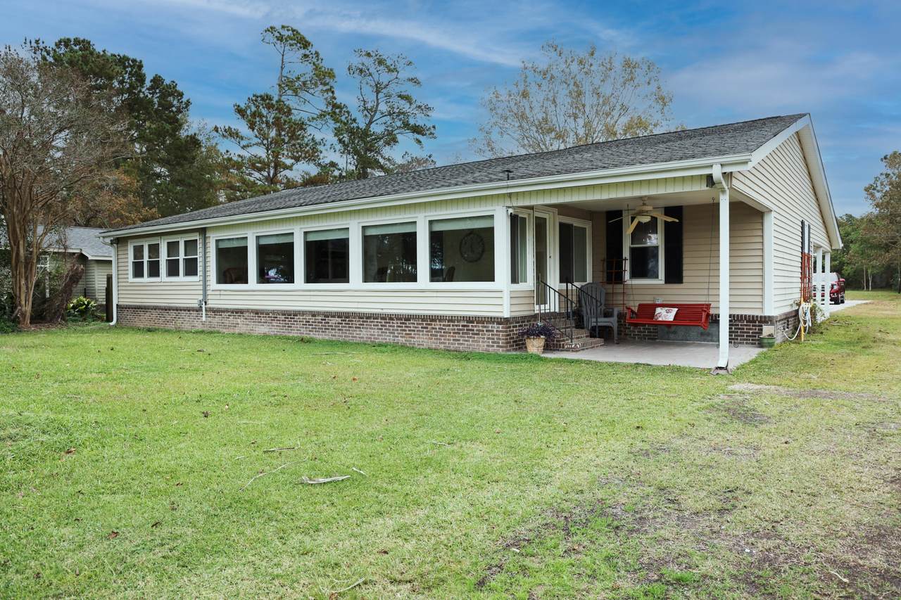 678 Lakeside Drive - Photo 1